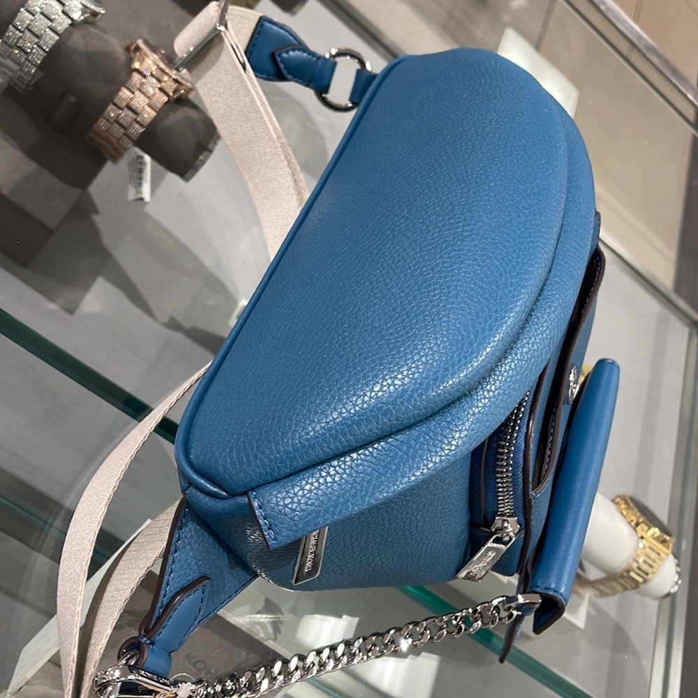 MICHAEL KORS
Maisie Large Pebbled Leather 2-in-1 Sling Pack
Teal
NWT - Picture 7 of 16